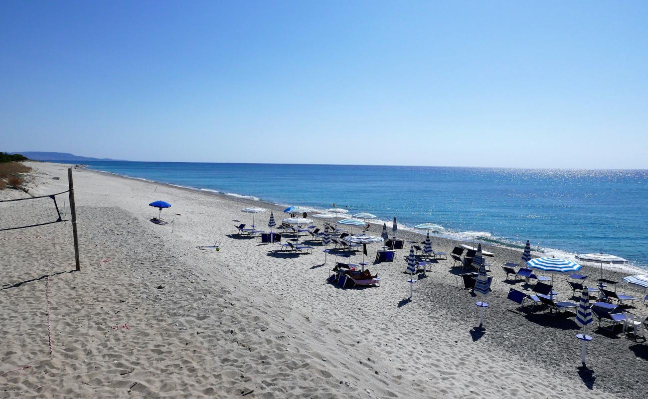 Portigliola's Beach'in fotoğrafı gri kum ve çakıl yüzey ile