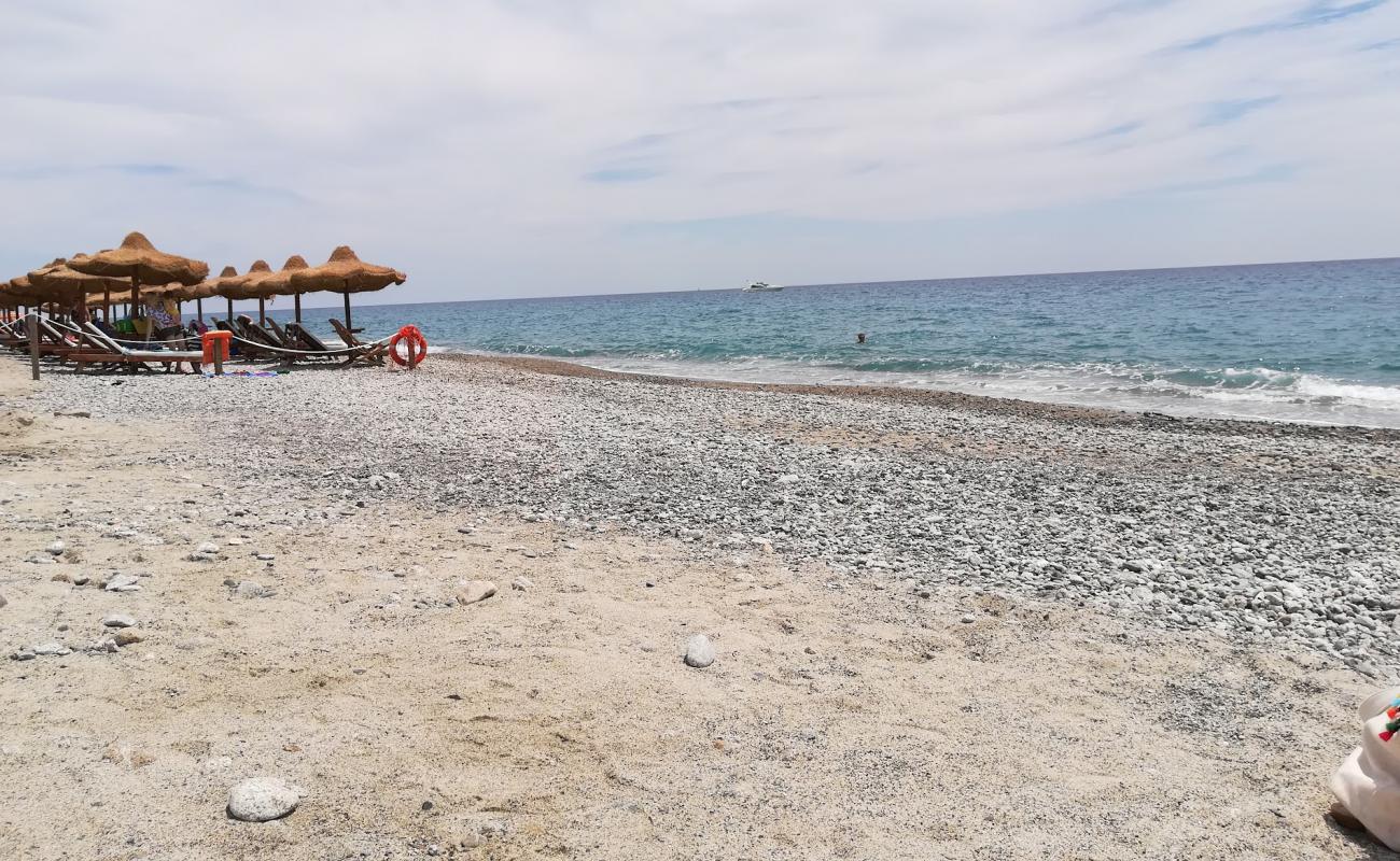 Riace Marina beach'in fotoğrafı koyu i̇nce çakıl yüzey ile