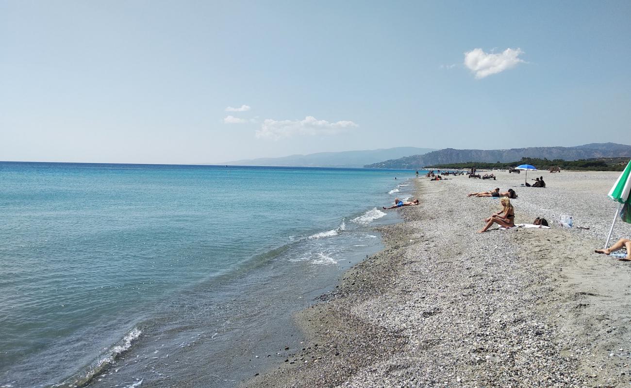 Catanzaro Lido beach'in fotoğrafı gri kum yüzey ile