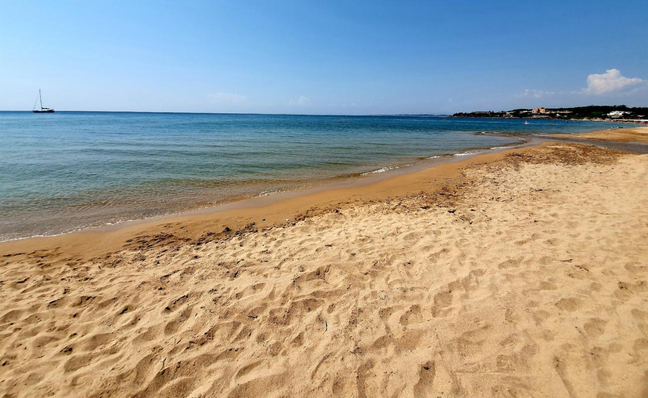 Oleandro beach'in fotoğrafı kahverengi kum yüzey ile