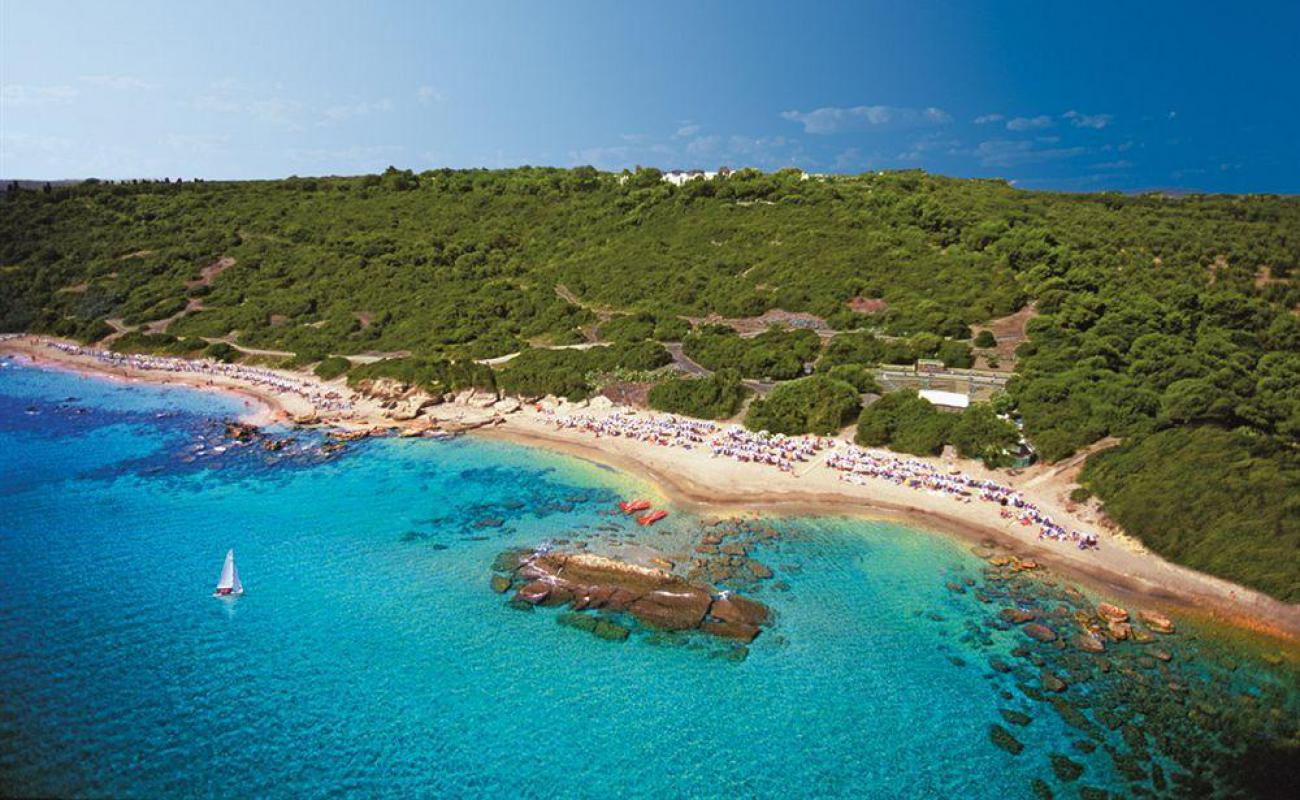 Valtur Capo Rizzuto'in fotoğrafı kahverengi kum yüzey ile