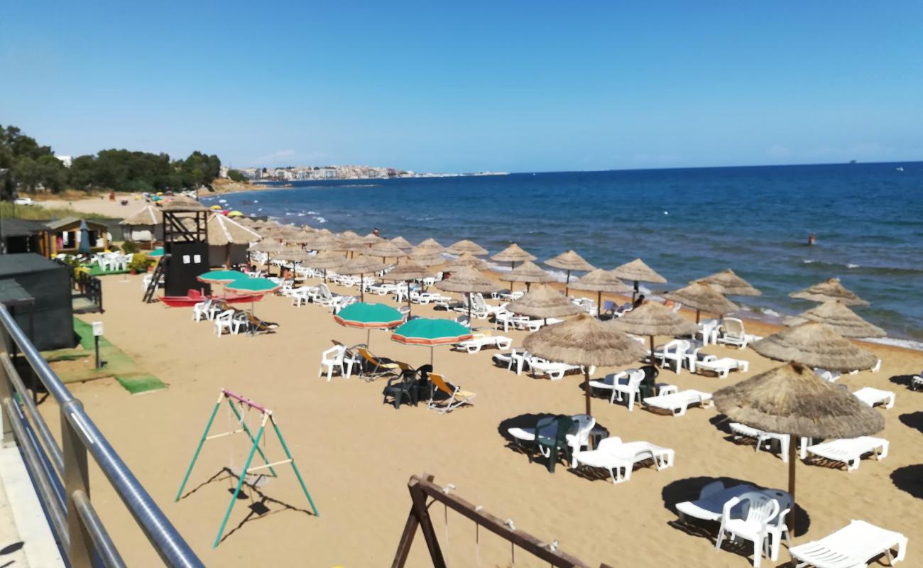 Spiaggia di Via Poseidonia'in fotoğrafı kahverengi kum yüzey ile