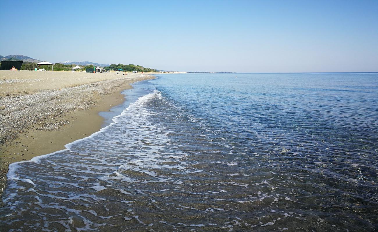 Spiaggia di Marinella'in fotoğrafı kayalık arazi yüzey ile