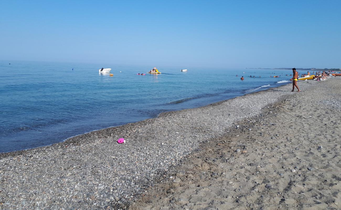 Crucoli Torretta Beach'in fotoğrafı gri kum ve çakıllar yüzey ile