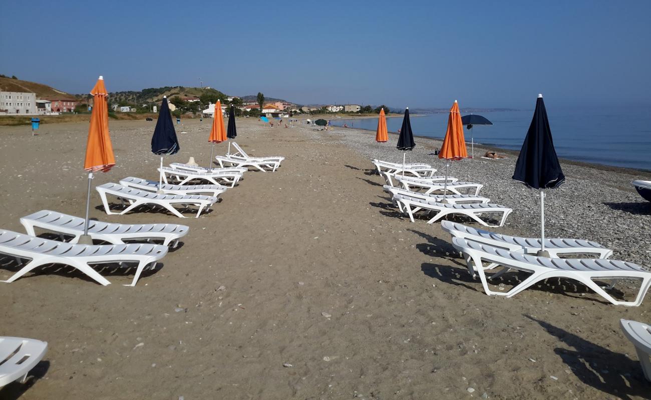 Cariati beach'in fotoğrafı gri kum ve çakıl yüzey ile