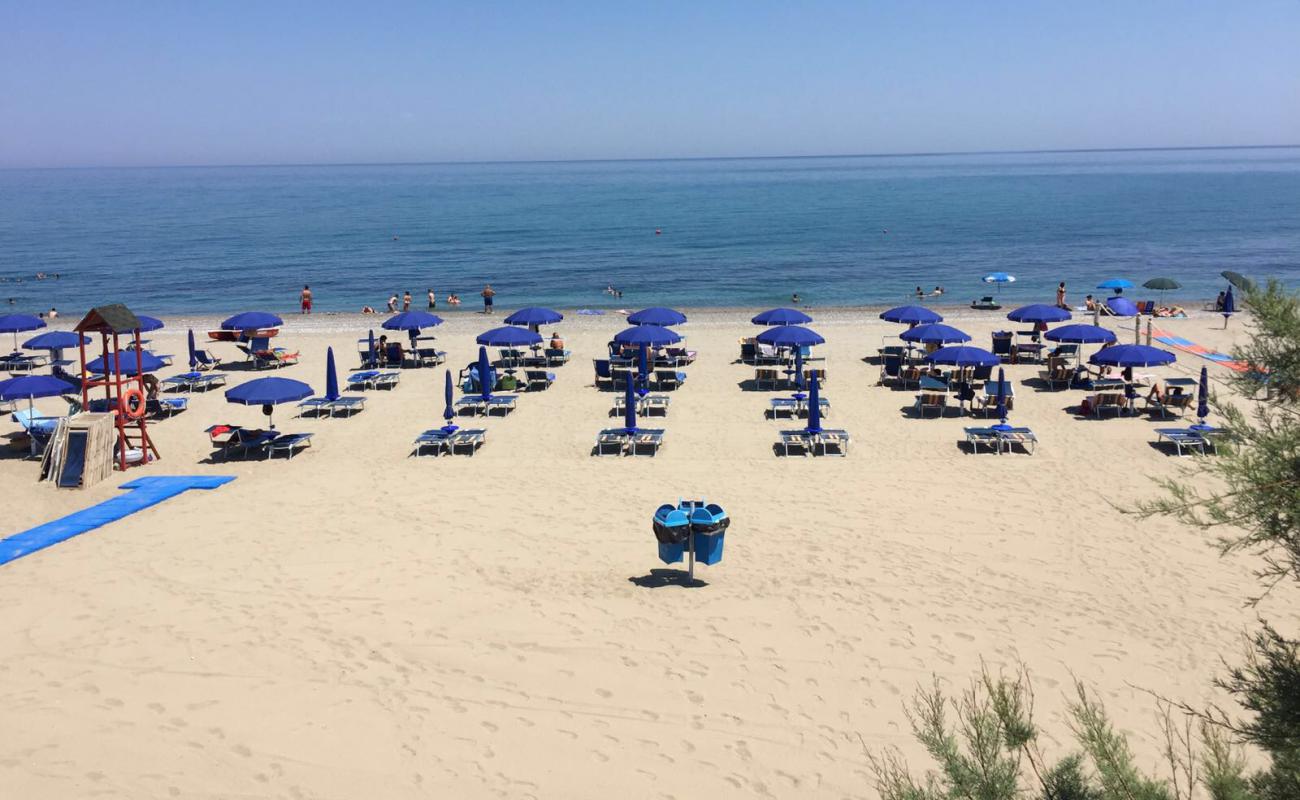 Mandatoriccio-Campana beach'in fotoğrafı kahverengi kum yüzey ile