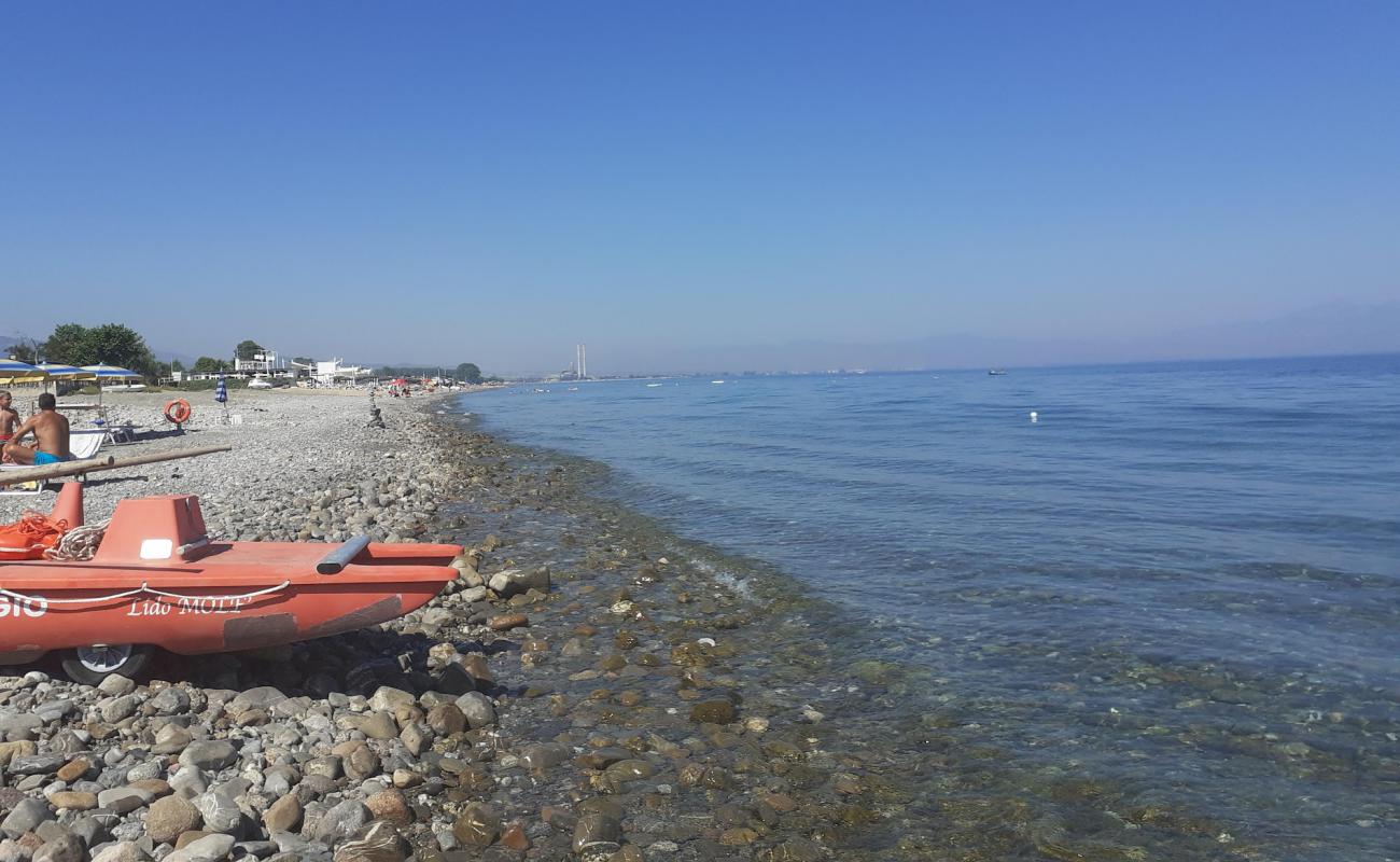 Gallarate beach'in fotoğrafı gri kum ve çakıl yüzey ile