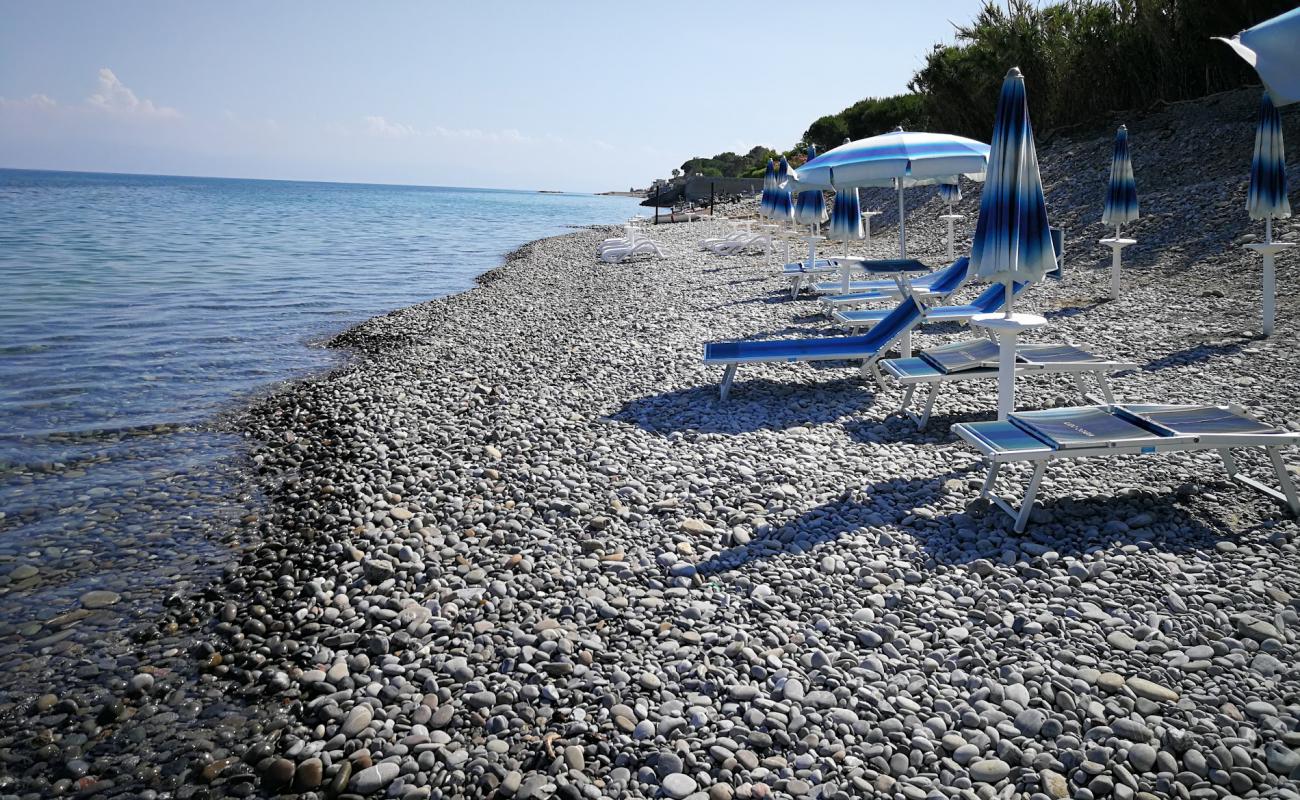 Marina di Amendolara II'in fotoğrafı gri çakıl taşı yüzey ile