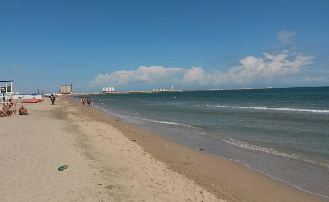 Litoranea di Levante'in fotoğrafı kahverengi kum yüzey ile