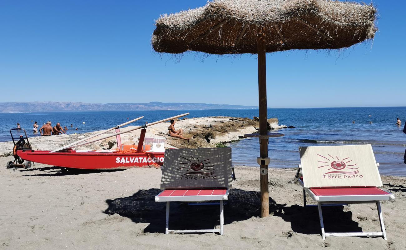 Spiaggia Piccolo Paradiso'in fotoğrafı gri kum yüzey ile