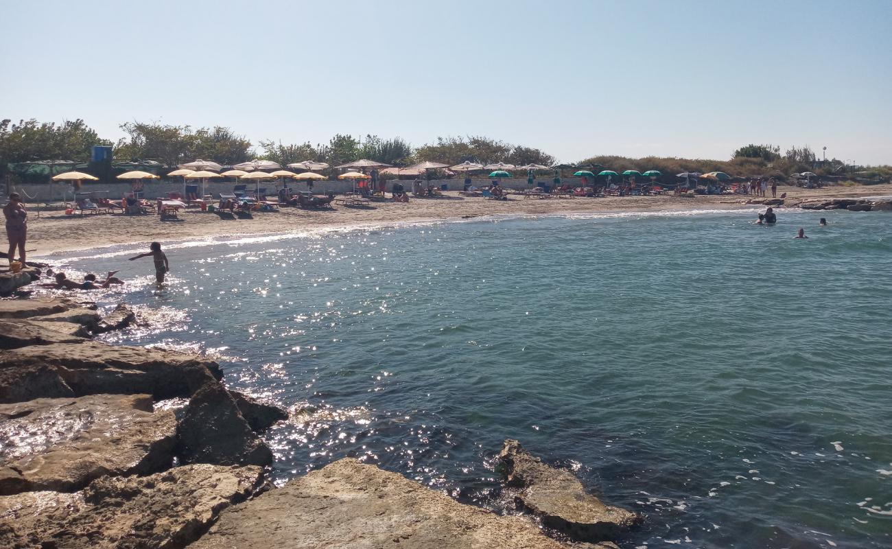 Zapponeta Beach'in fotoğrafı açık bej kum yüzey ile