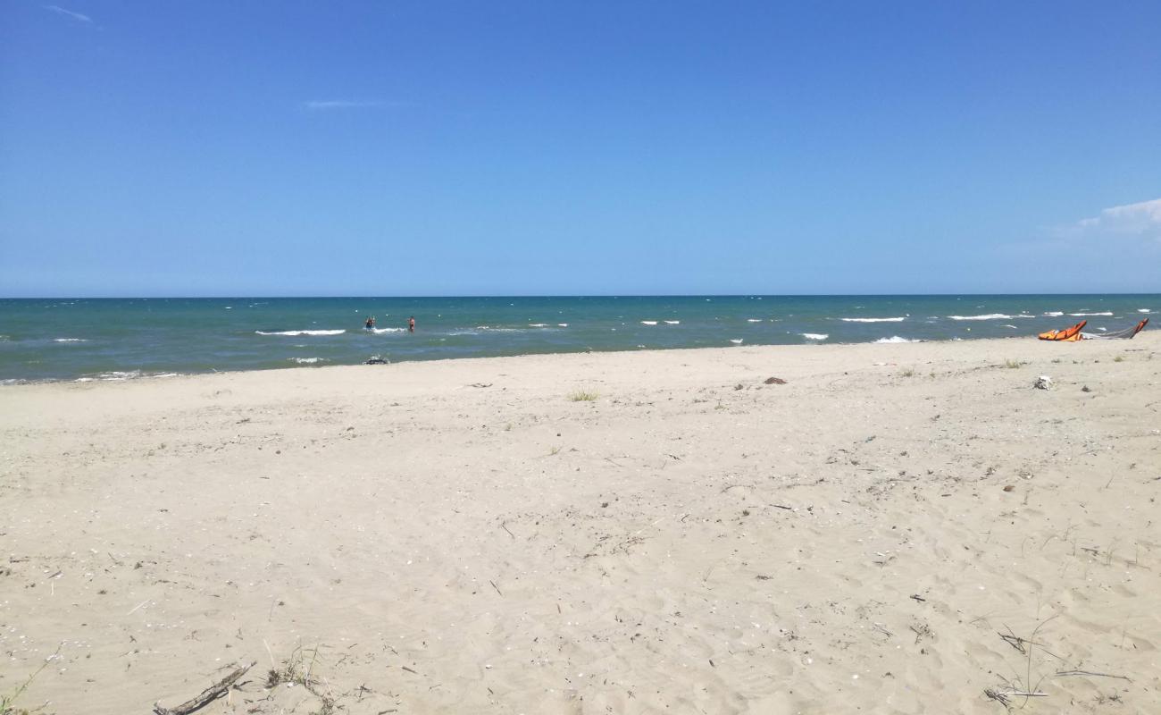 Spiaggia Scalo dei Saraceni'in fotoğrafı açık bej kum yüzey ile
