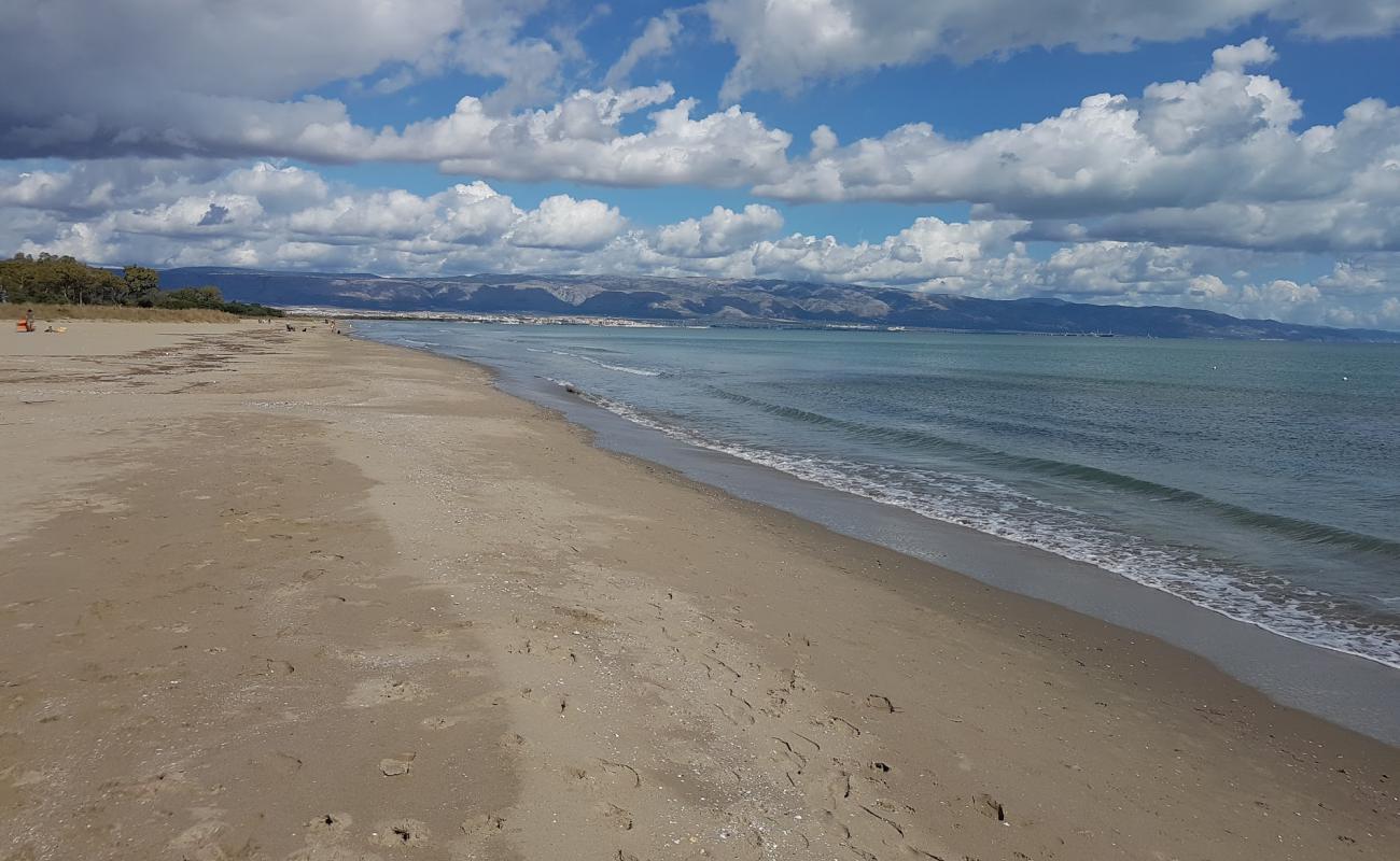 Spiaggia degli Sciali'in fotoğrafı açık bej kum yüzey ile