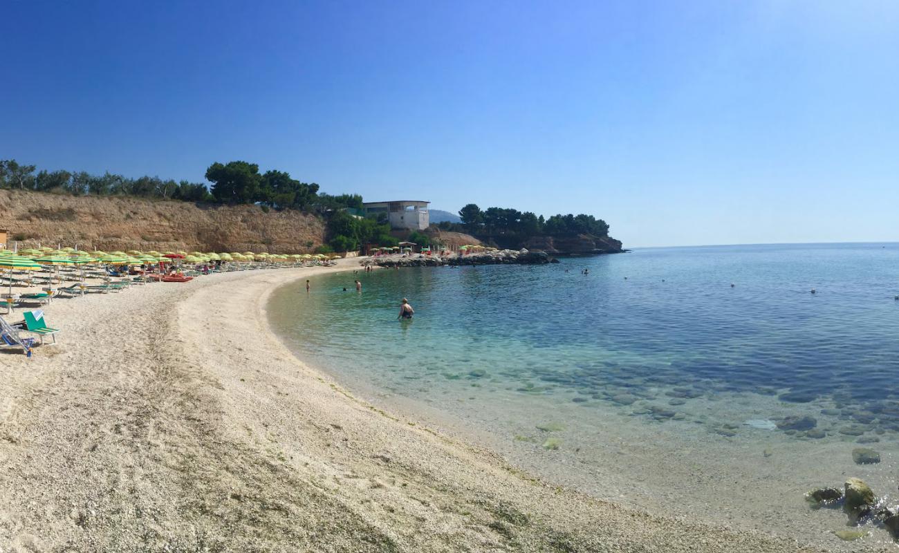 Lido Macchia Plajı'in fotoğrafı parlak kum yüzey ile