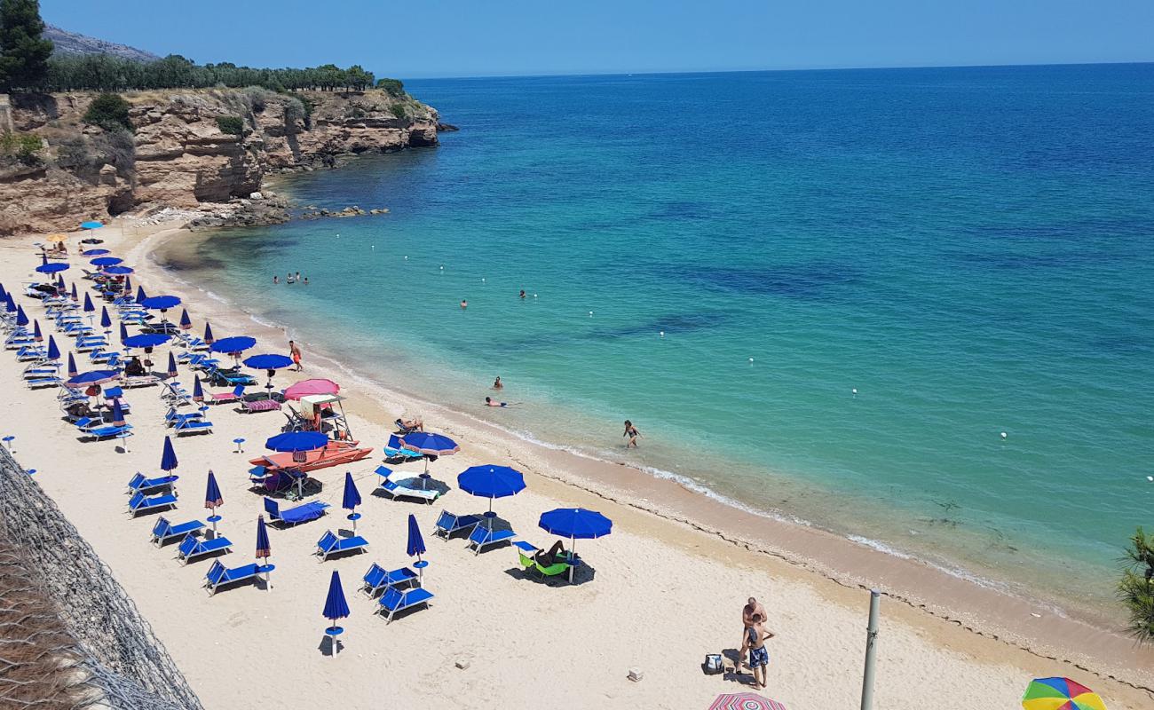 Spiaggia di Varcaro'in fotoğrafı çakıl ile kum yüzey ile