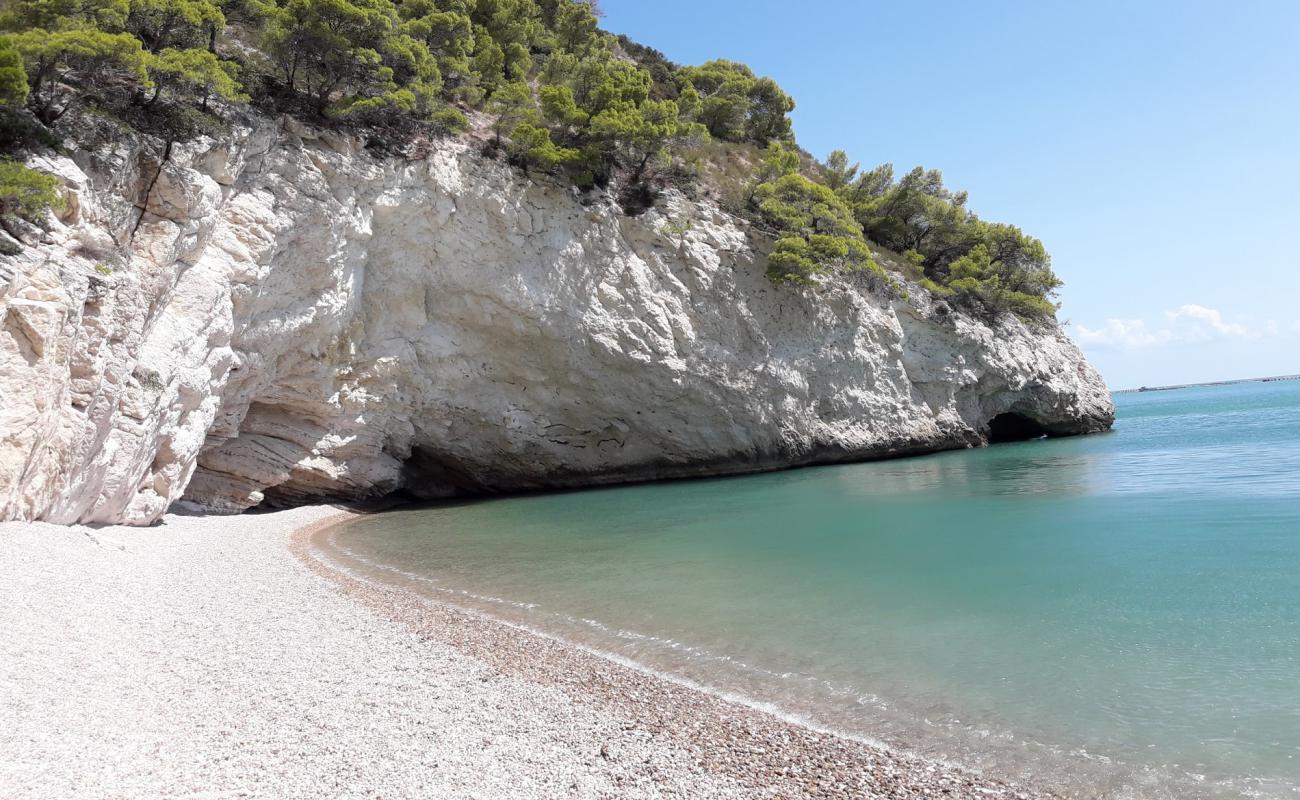 Valle delle Sirene'in fotoğrafı hafif ince çakıl taş yüzey ile