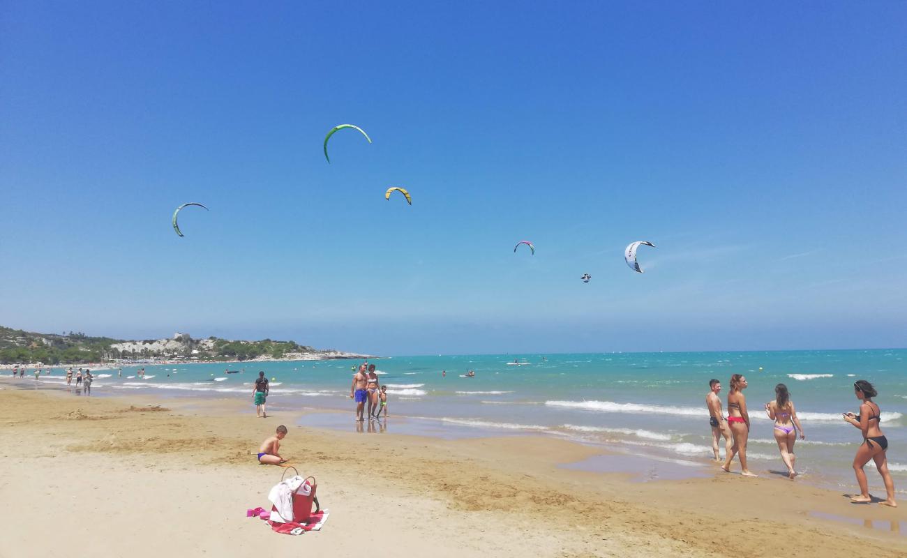 Spiaggia di San Lorenzo'in fotoğrafı i̇nce kahverengi kum yüzey ile