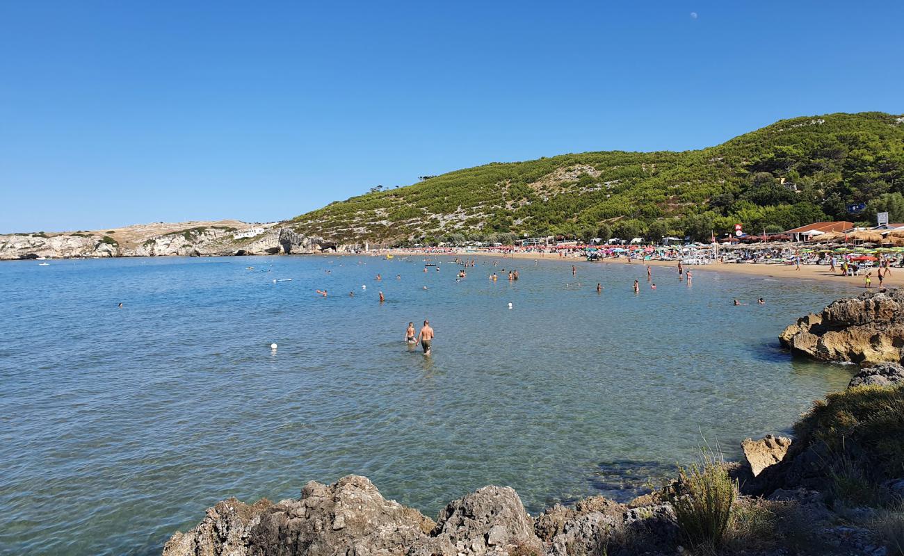 Spiaggia di San Nicola'in fotoğrafı i̇nce kahverengi kum yüzey ile