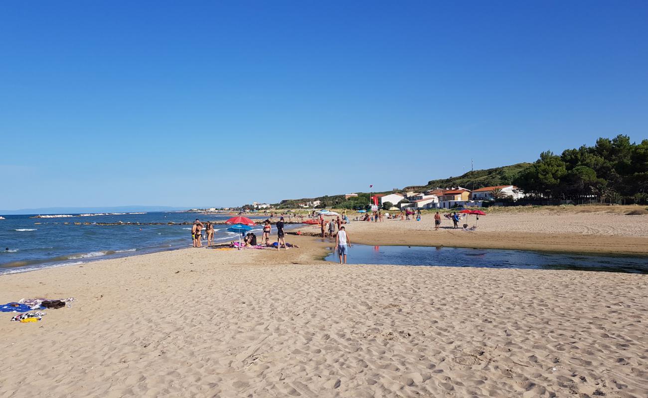 Spiaggia di Rio Vivo'in fotoğrafı açık bej kum yüzey ile