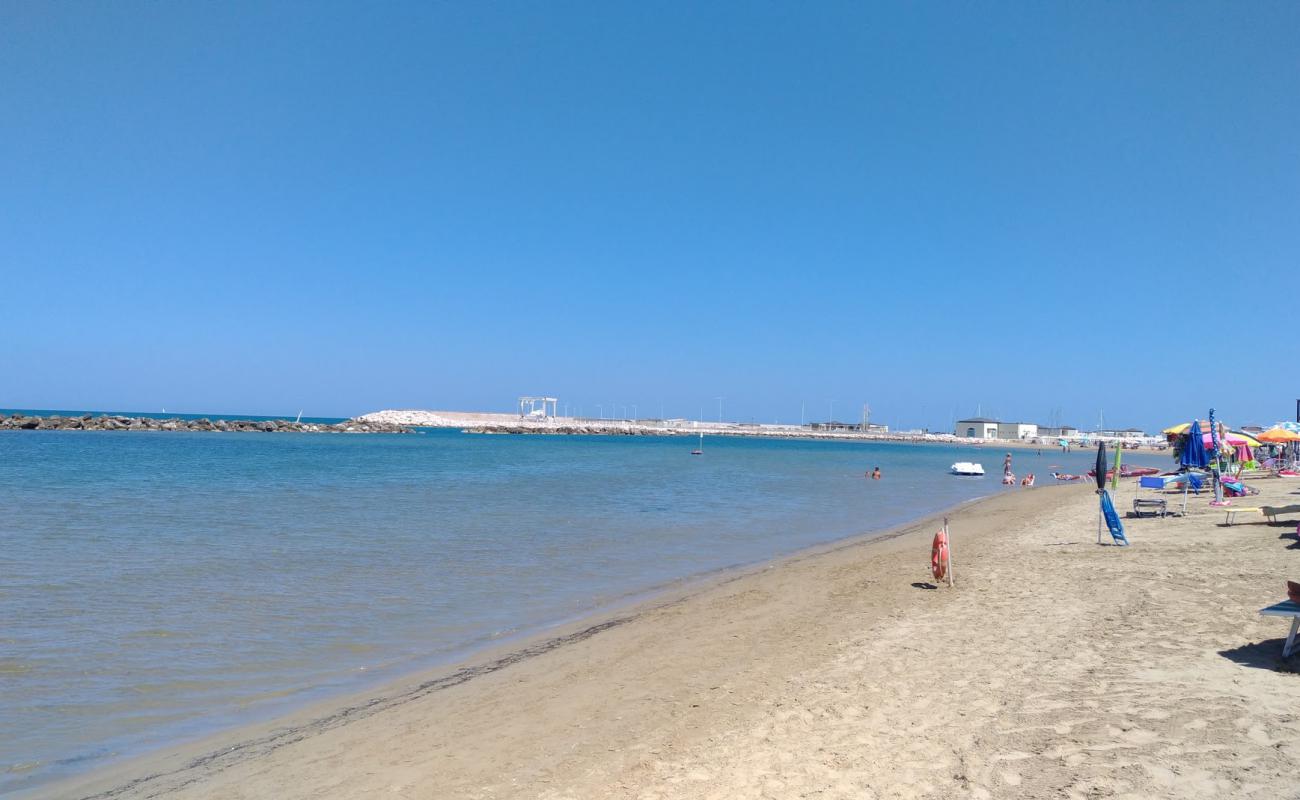 Marina di Montenero II'in fotoğrafı i̇nce kahverengi kum yüzey ile