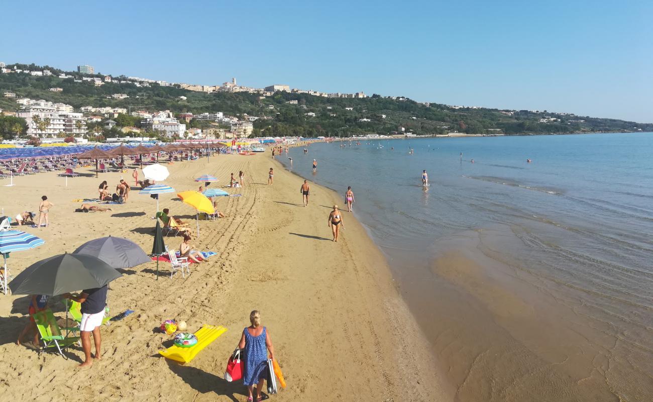 Spiaggia di Vasto Marina'in fotoğrafı i̇nce kahverengi kum yüzey ile