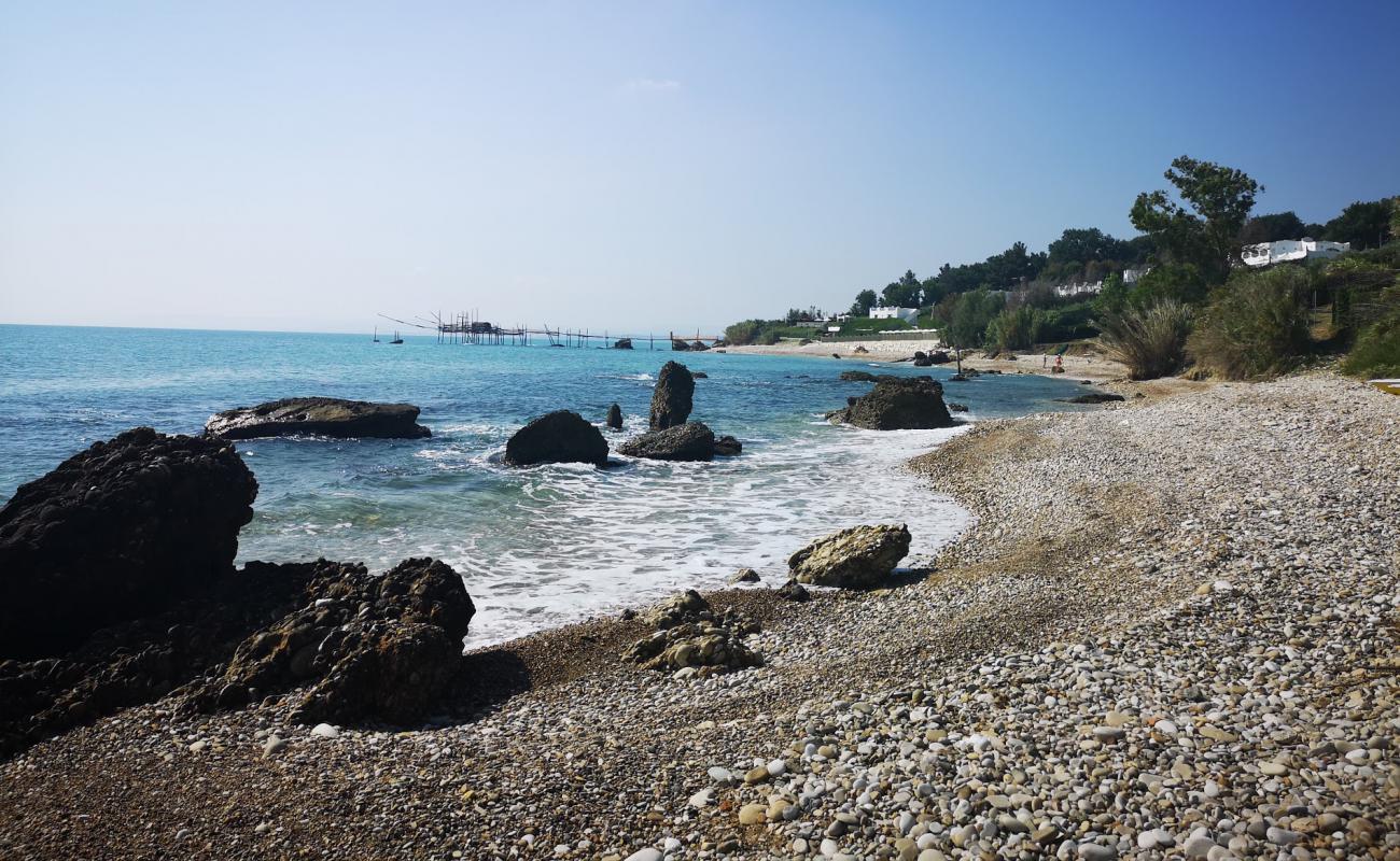 Spiaggia di Vignola'in fotoğrafı hafif çakıl yüzey ile