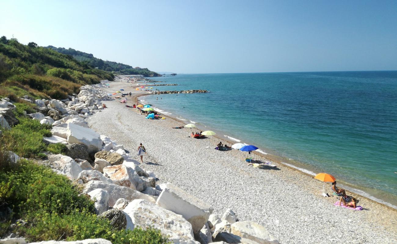 Foce Beach'in fotoğrafı gri çakıl taşı yüzey ile