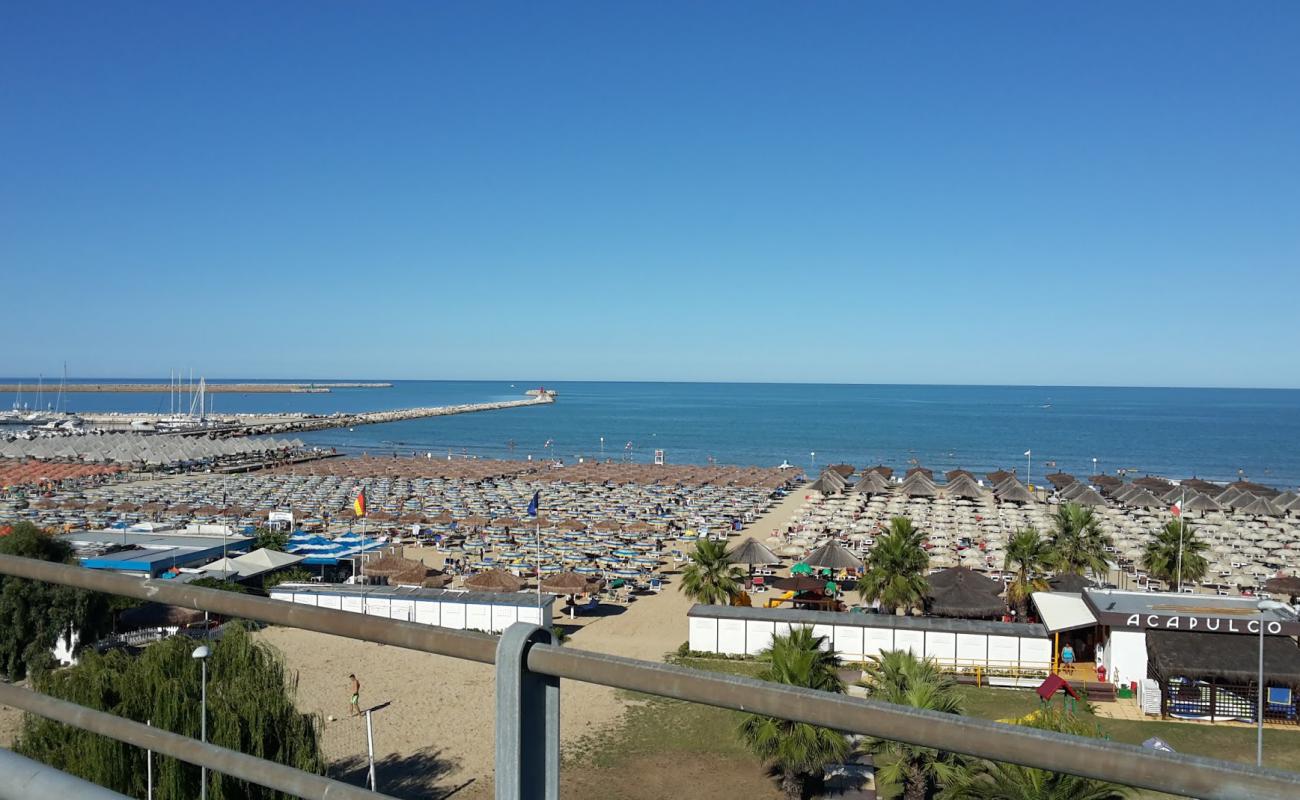 Lido Saraceni Beach'in fotoğrafı i̇nce bej kum yüzey ile