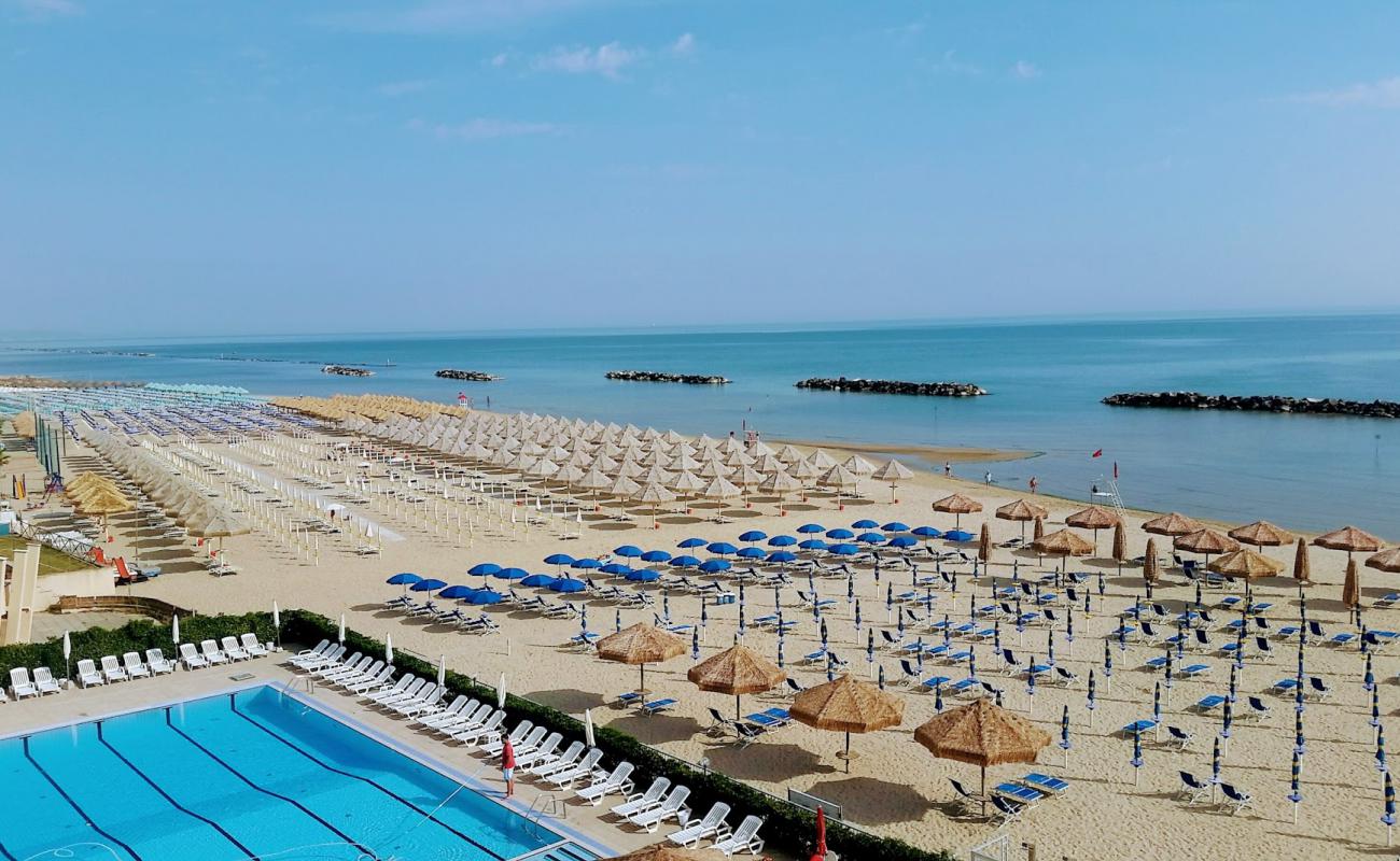 Lido Riccio Beach'in fotoğrafı açık bej kum yüzey ile