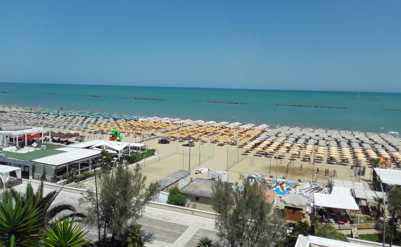 Spiaggia di Pescara'in fotoğrafı parlak ince kum yüzey ile