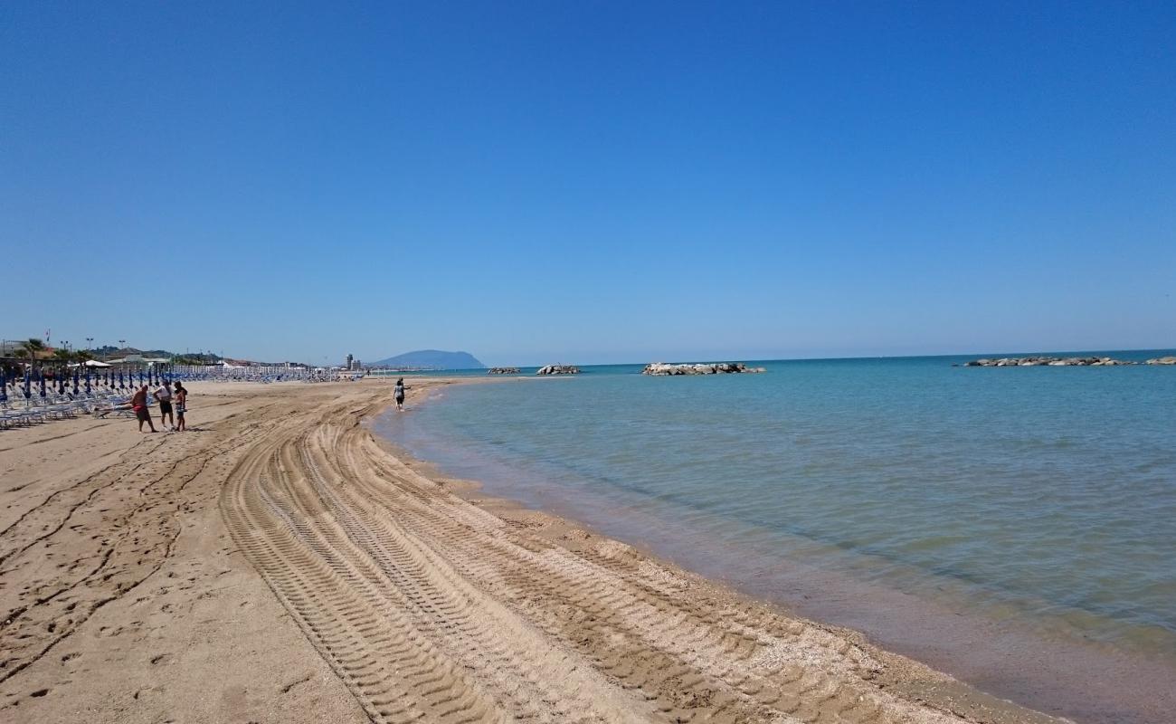 Porto Potenza Picena'in fotoğrafı parlak kum yüzey ile