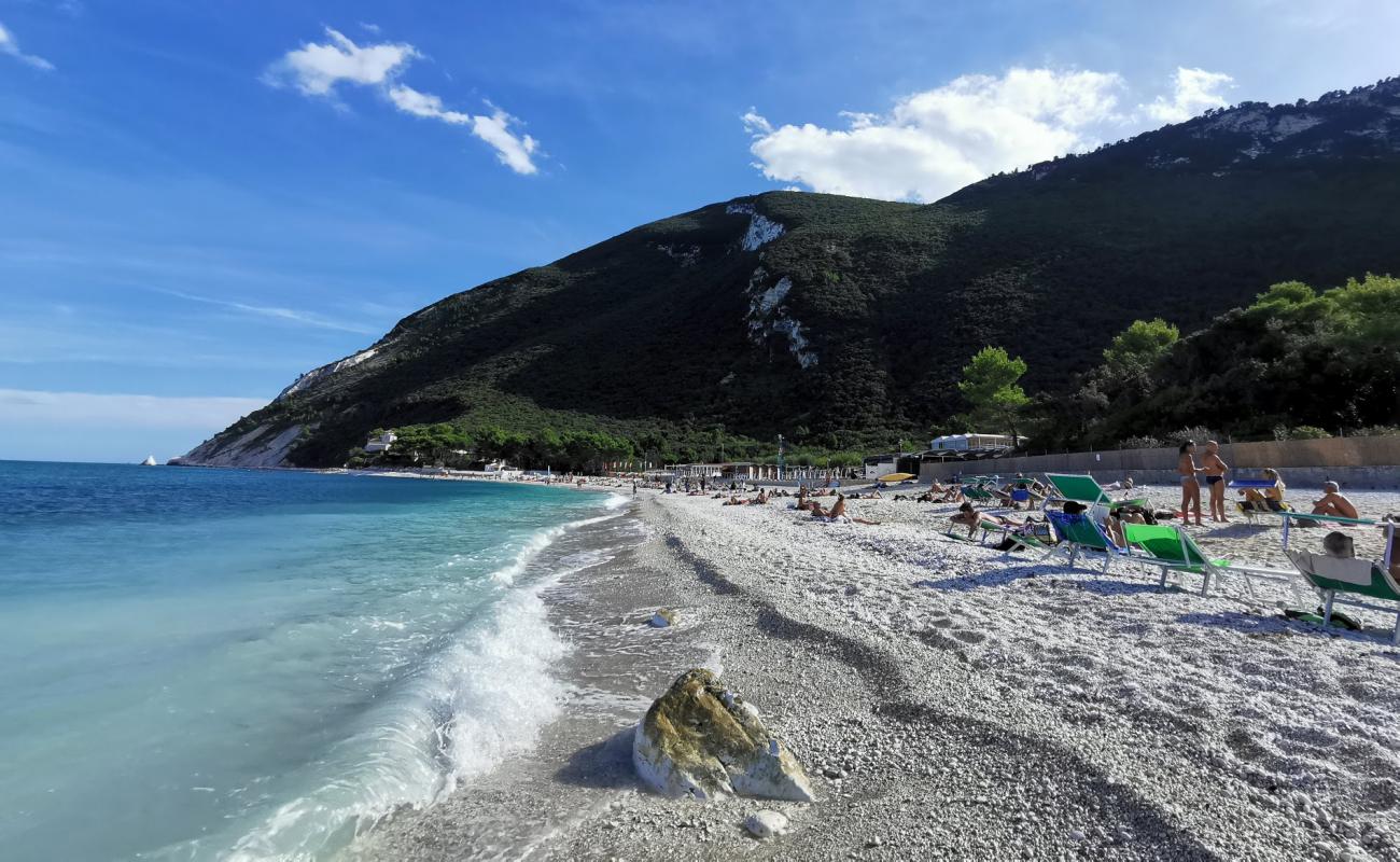 Spiaggia Bonetti'in fotoğrafı beyaz kum ve çakıl yüzey ile