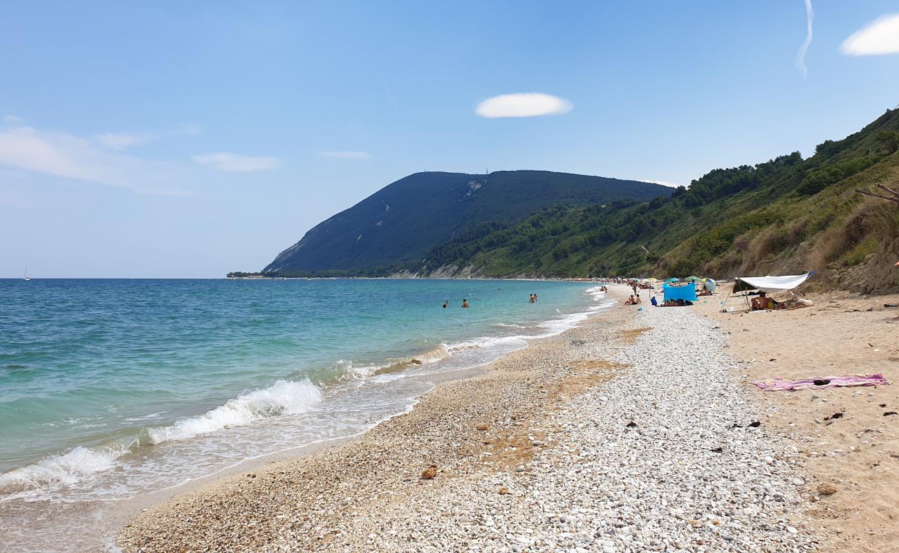 Mezzavalle Beach'in fotoğrafı bej kum ve çakıl yüzey ile
