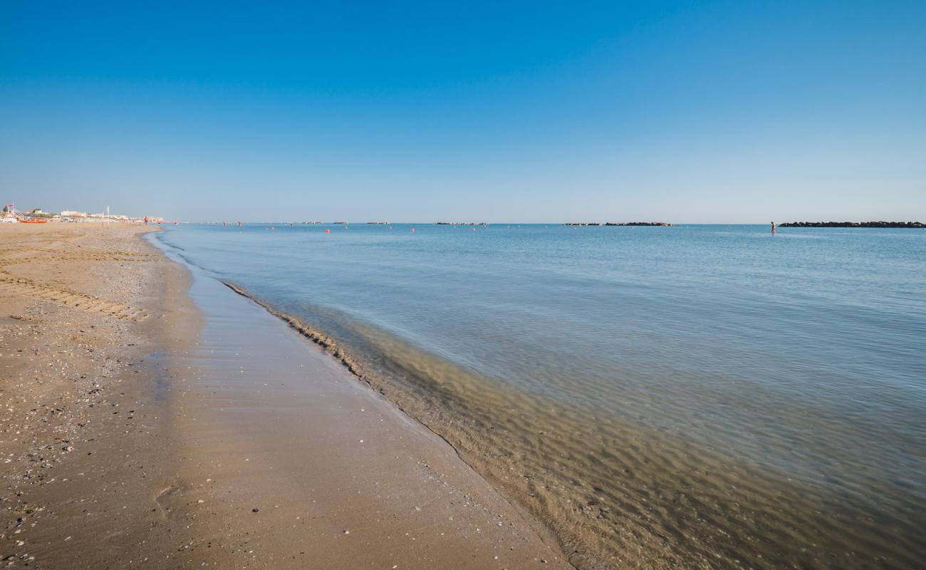 Senigallia beach'in fotoğrafı parlak kum yüzey ile