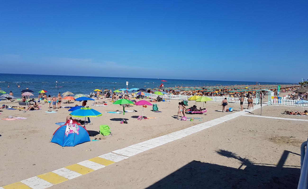 Torrette Beach'in fotoğrafı i̇nce bej kum yüzey ile
