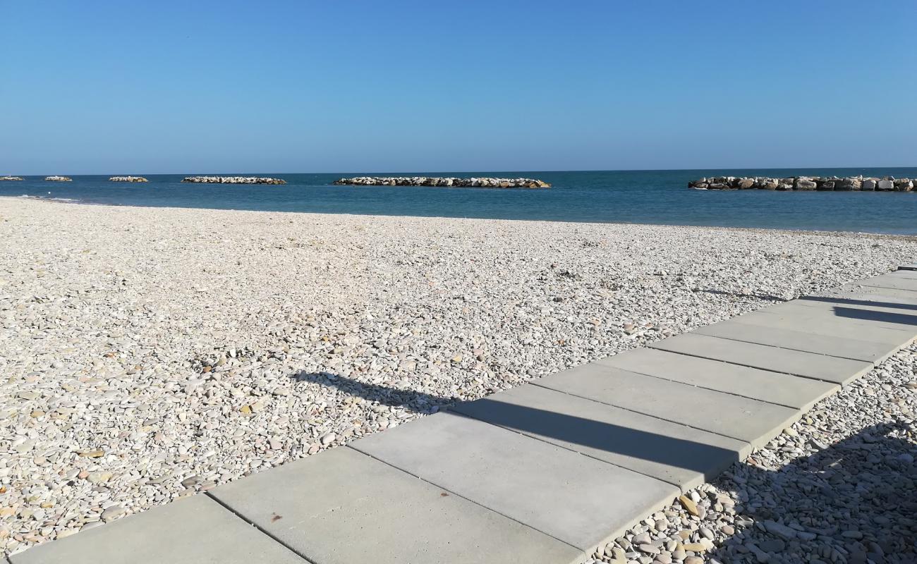 Baia e Lidoverde'in fotoğrafı gri çakıl taşı yüzey ile
