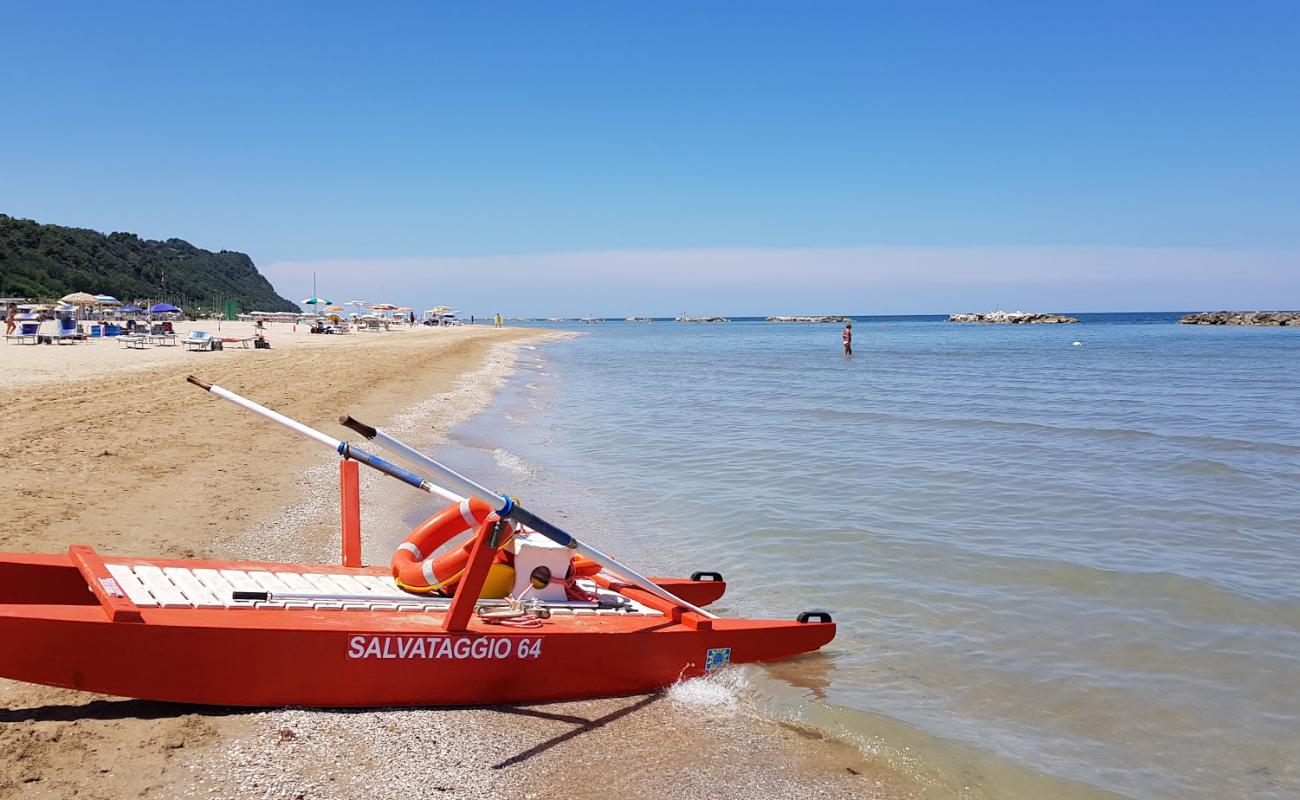 Oasi Beach'in fotoğrafı parlak ince kum yüzey ile