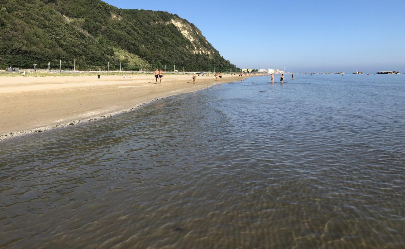 Sottomonte Pesaro-Fano'in fotoğrafı parlak ince kum yüzey ile