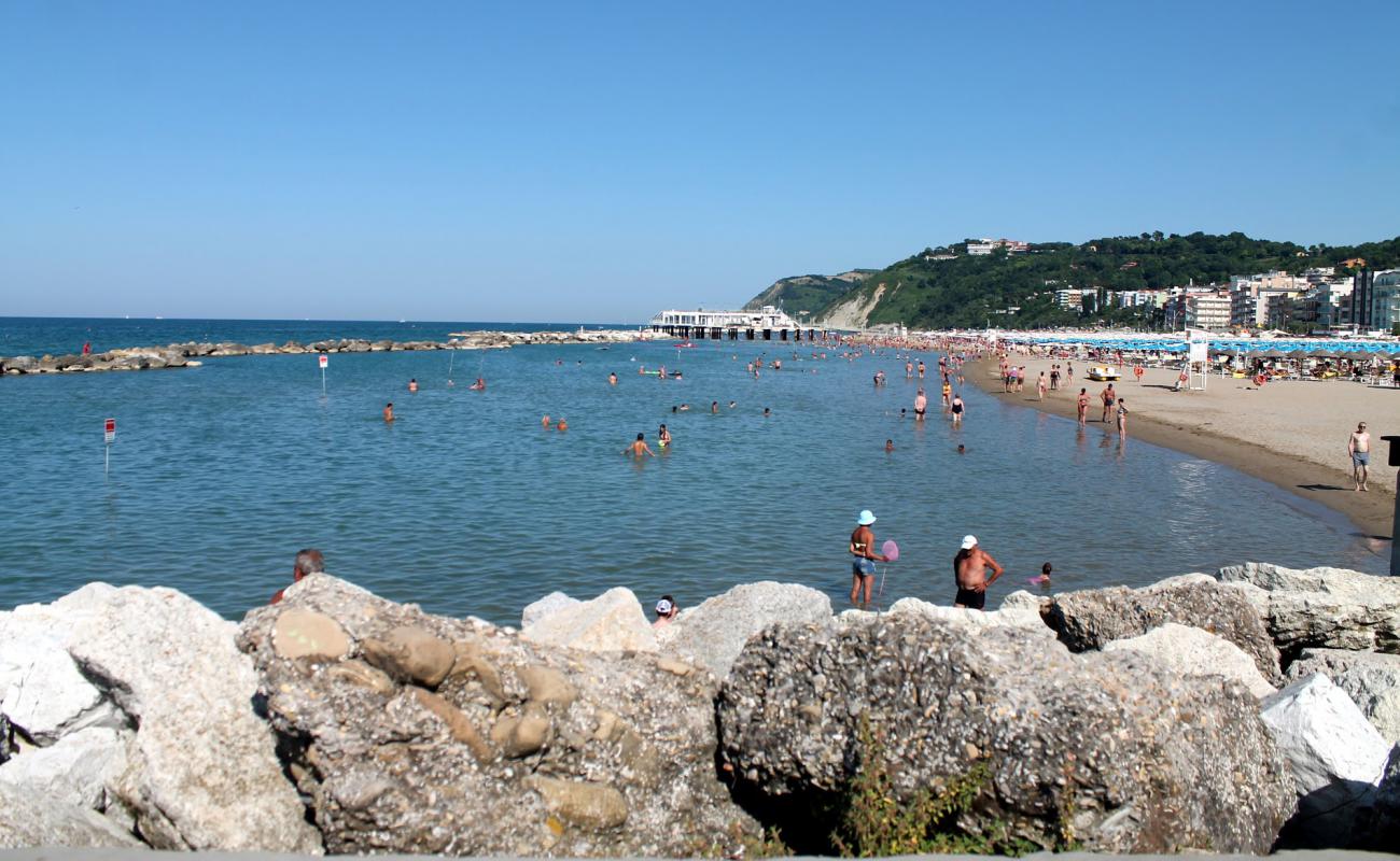 Spiaggia Gabicce Mare'in fotoğrafı parlak kum yüzey ile