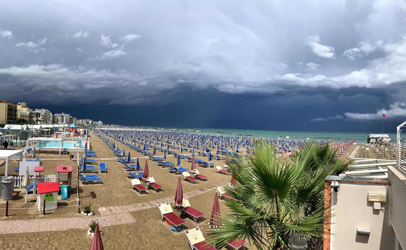 Cattolica Plajı'in fotoğrafı açık bej kum yüzey ile