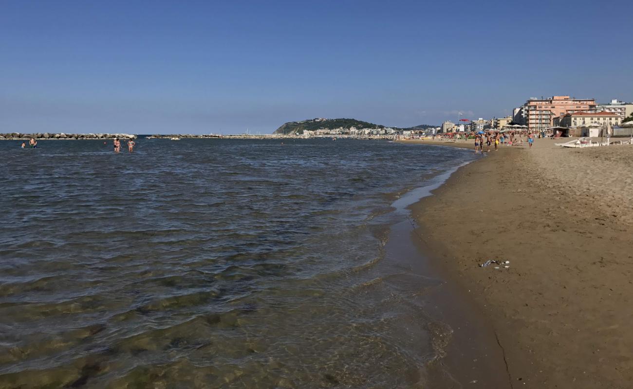 Spiaggia Carducci'in fotoğrafı açık bej kum yüzey ile