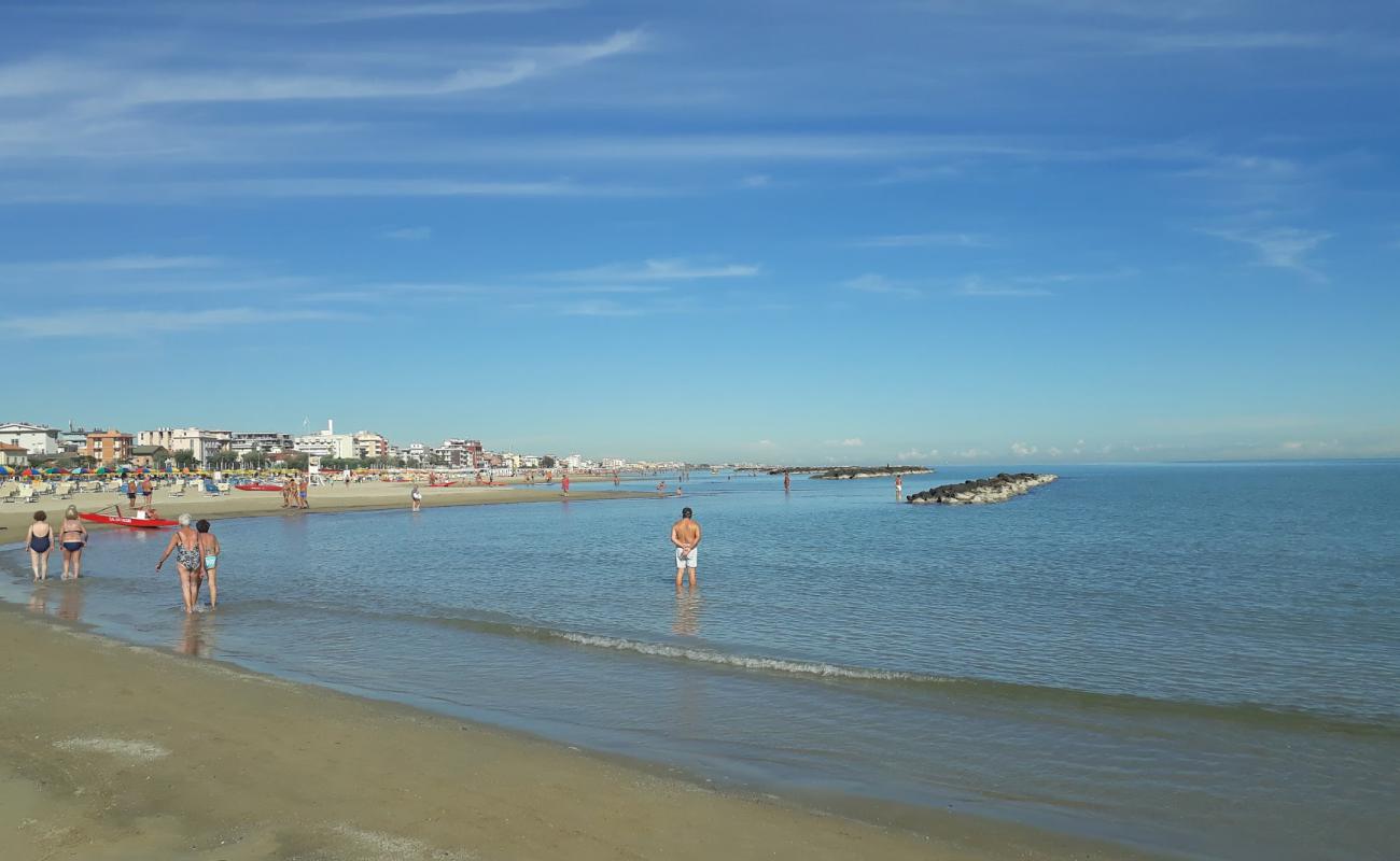 Viserba Plajı'in fotoğrafı parlak ince kum yüzey ile