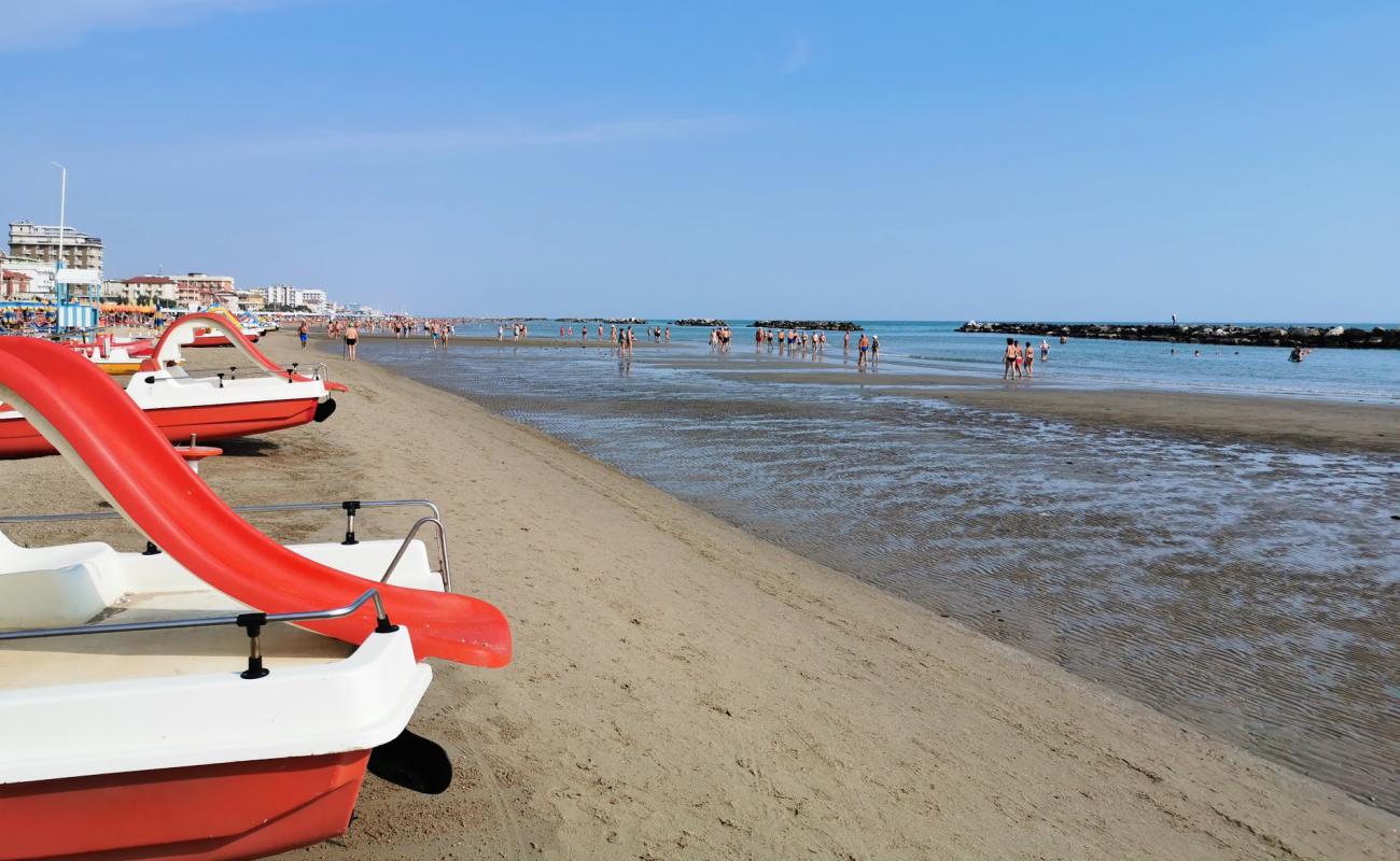 Spiaggia di Bellaria'in fotoğrafı açık bej kum yüzey ile