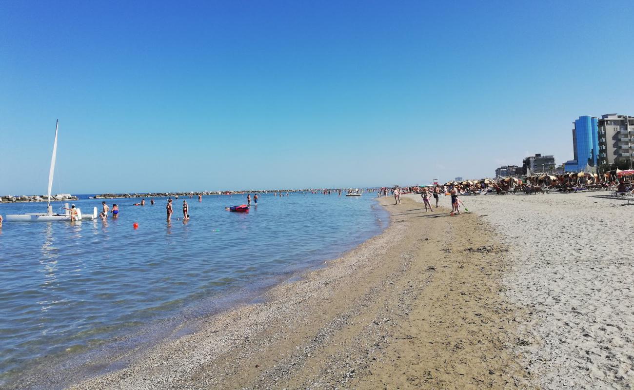 Rapa Nui Plajı'in fotoğrafı açık bej kum yüzey ile