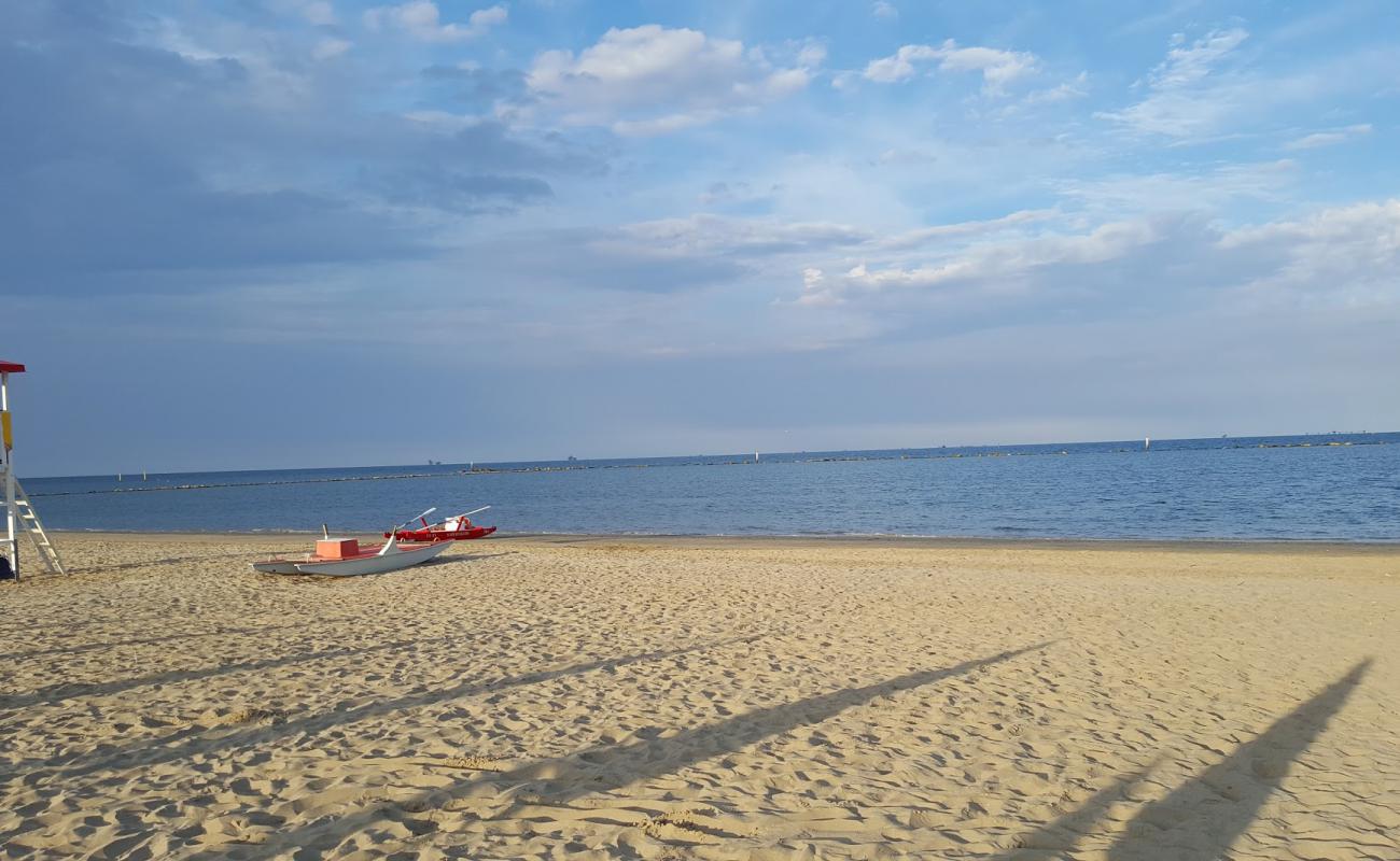 Marina di Ravenna Plajı'in fotoğrafı açık bej kum yüzey ile
