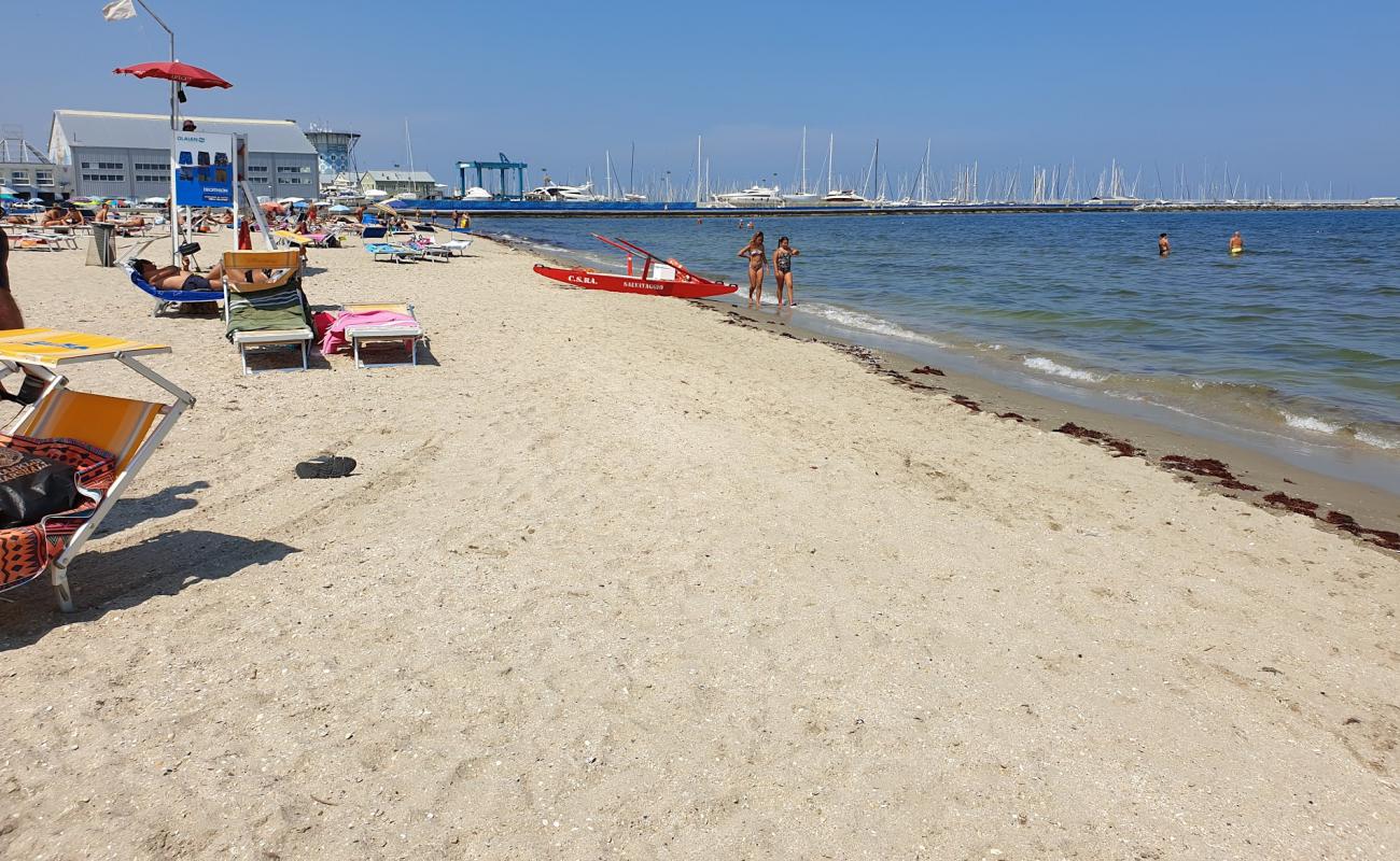 Marina di Ravena'in fotoğrafı açık bej kum yüzey ile