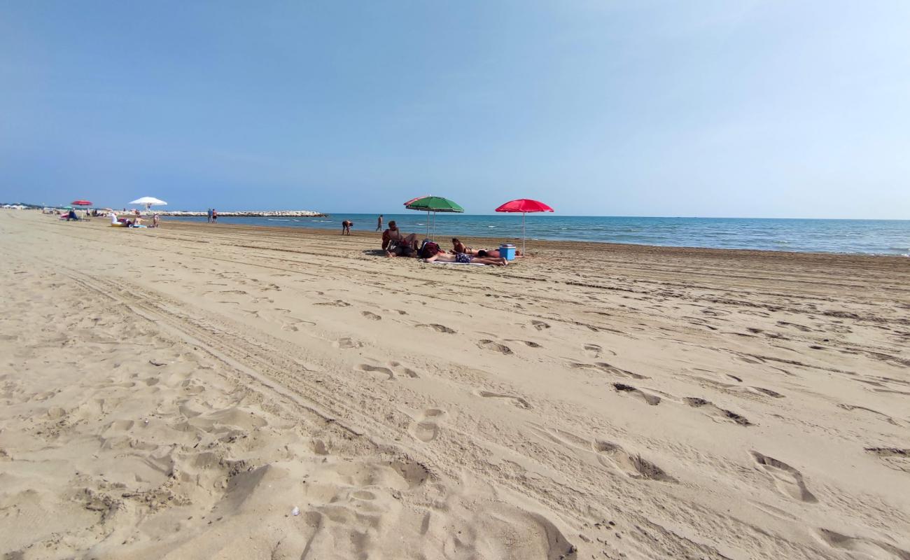 Spiaggia di Ca' Vio'in fotoğrafı açık bej kum yüzey ile