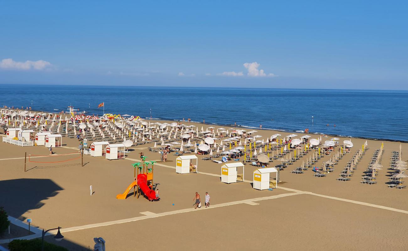 Spiaggia Caorle'in fotoğrafı açık bej kum yüzey ile