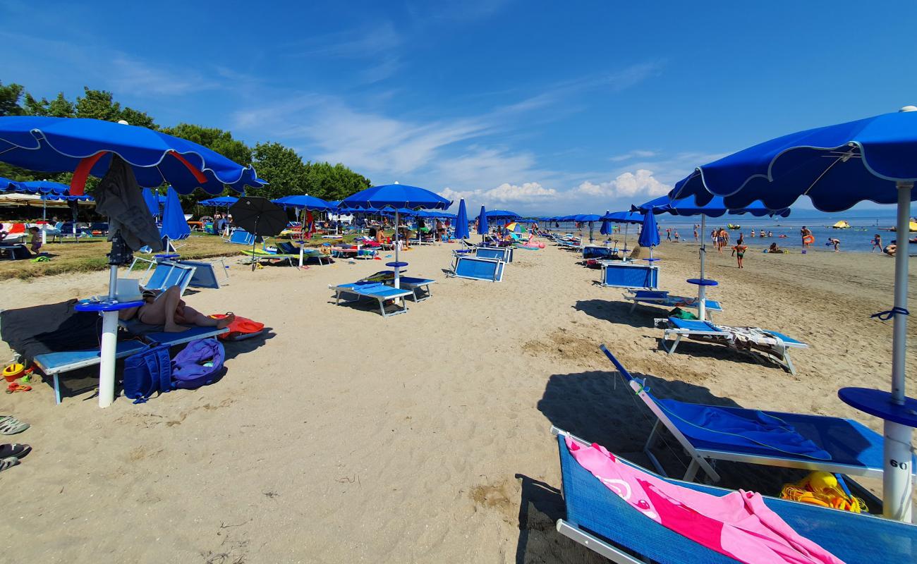 Spiaggia Villaggio Ca' Laguna'in fotoğrafı açık bej kum yüzey ile
