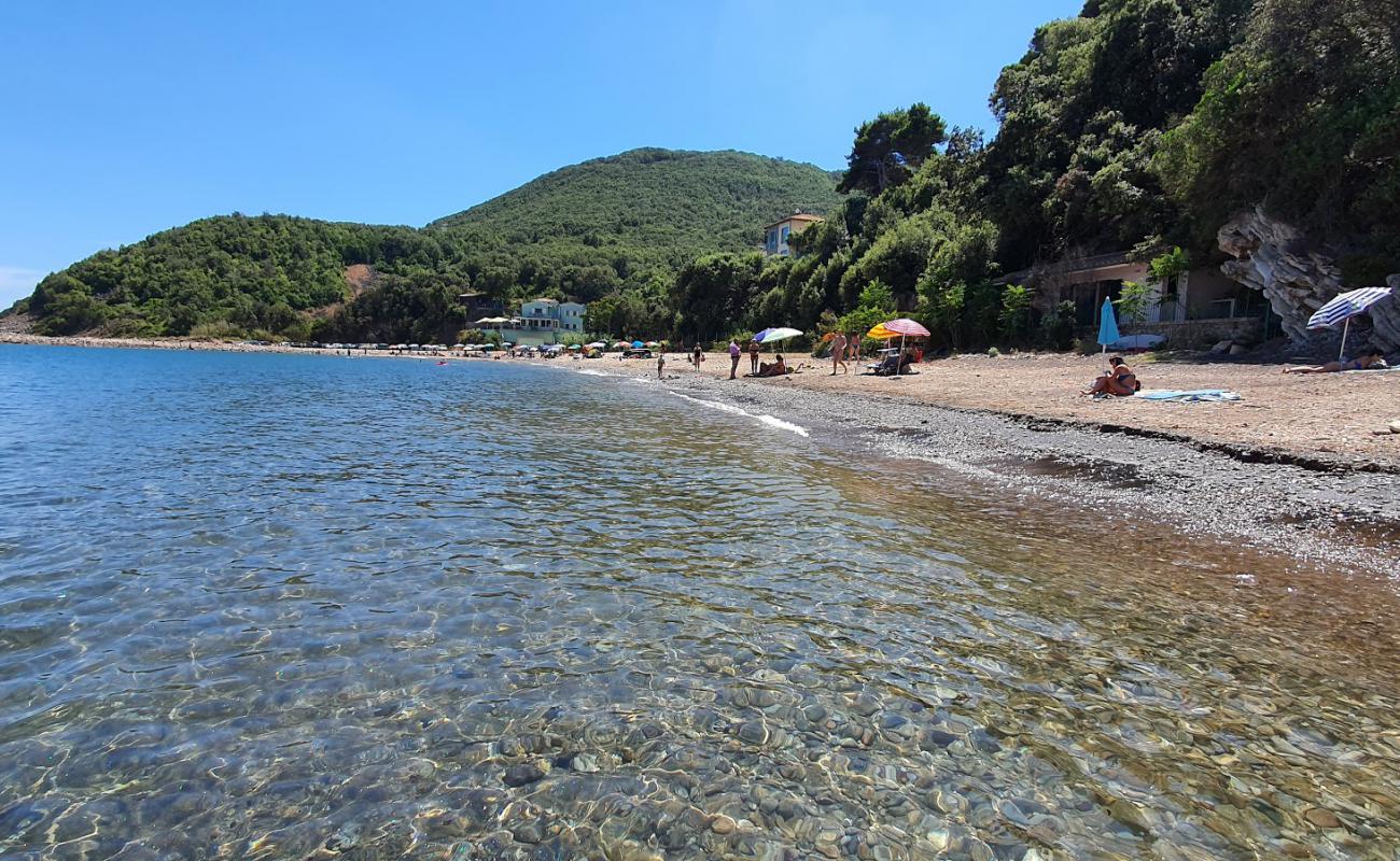Cala del Telegrafo'in fotoğrafı gri kum ve çakıllar yüzey ile